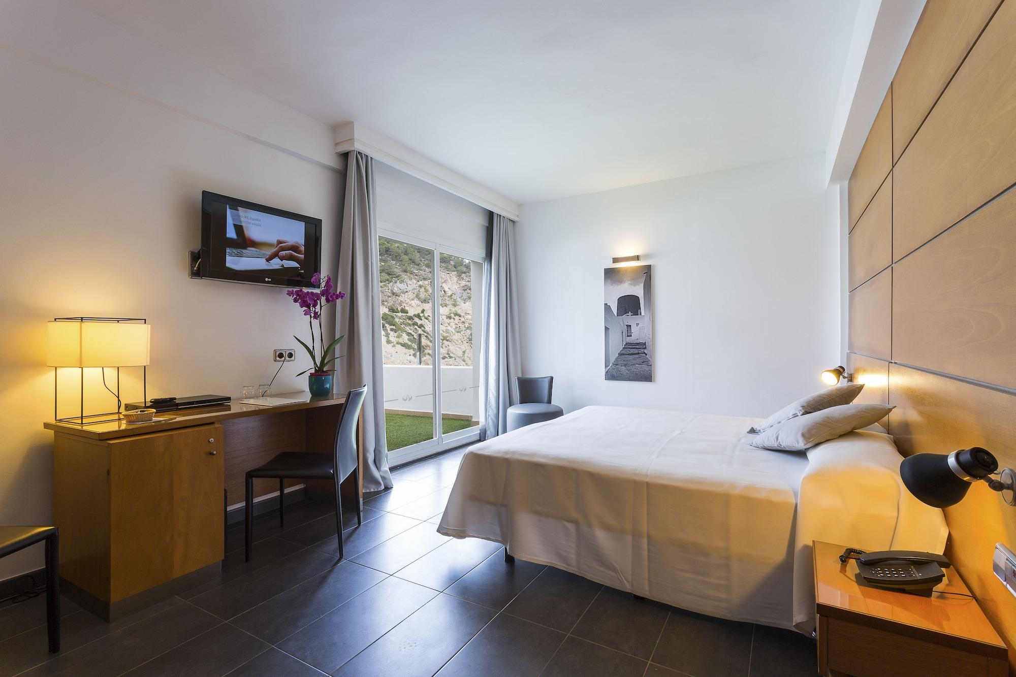 Palladium Hotel Cala Llonga - Adults Only Eksteriør billede