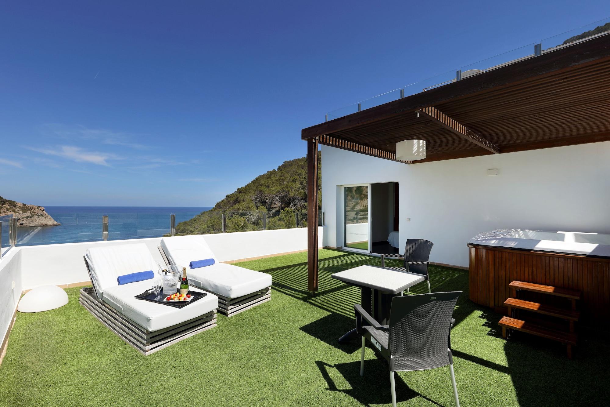 Palladium Hotel Cala Llonga - Adults Only Eksteriør billede