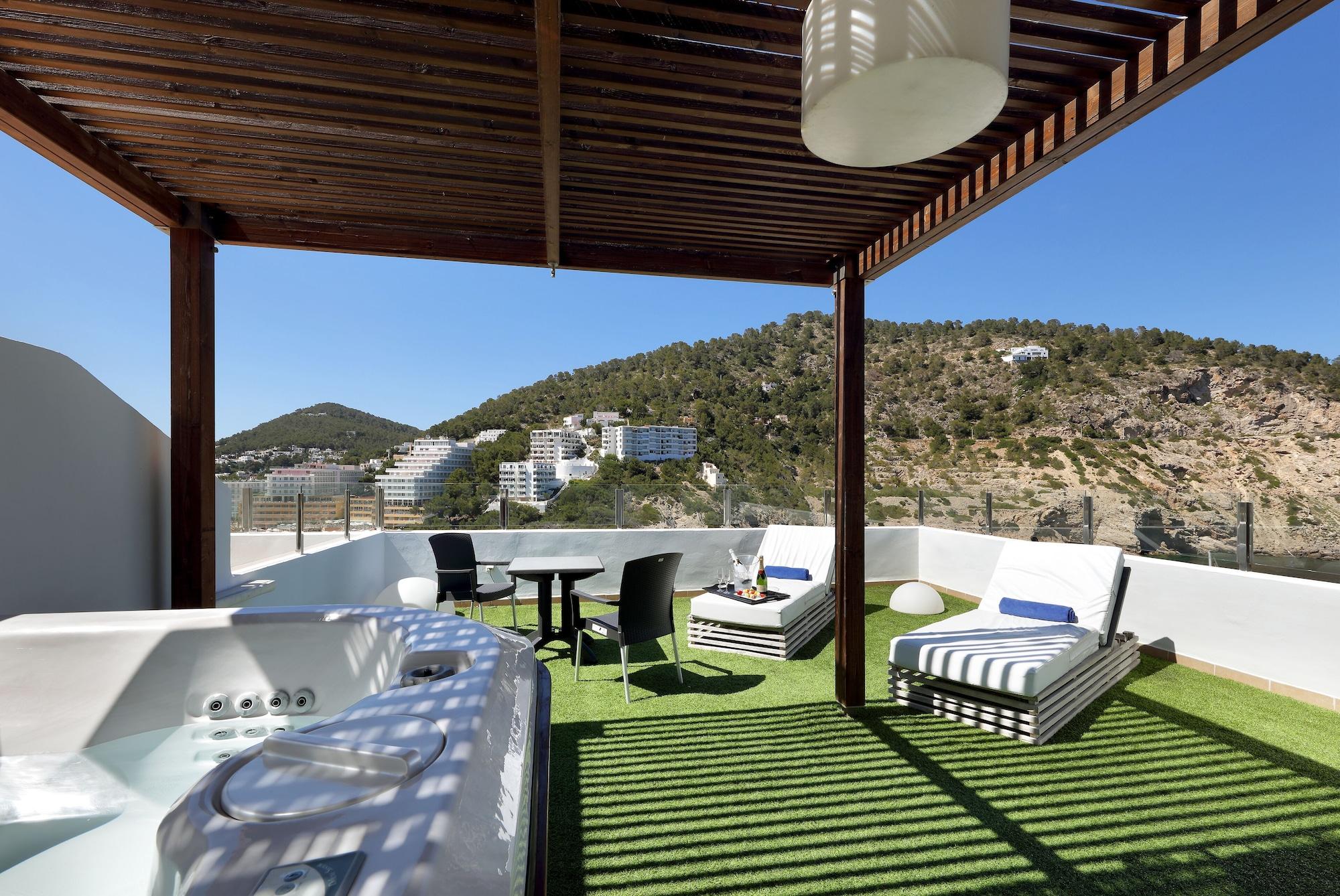 Palladium Hotel Cala Llonga - Adults Only Eksteriør billede