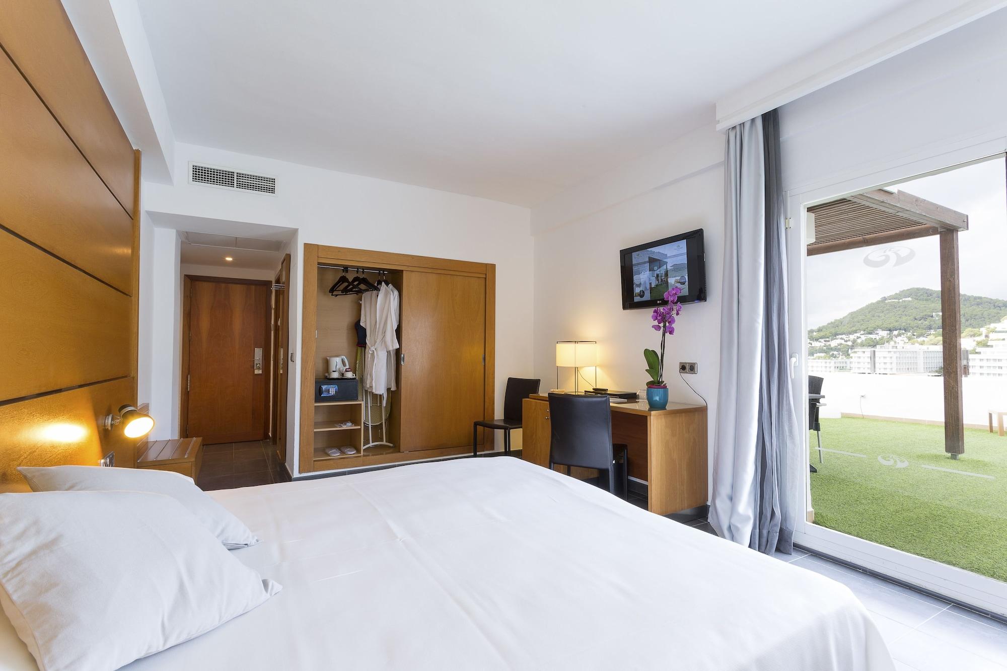 Palladium Hotel Cala Llonga - Adults Only Eksteriør billede