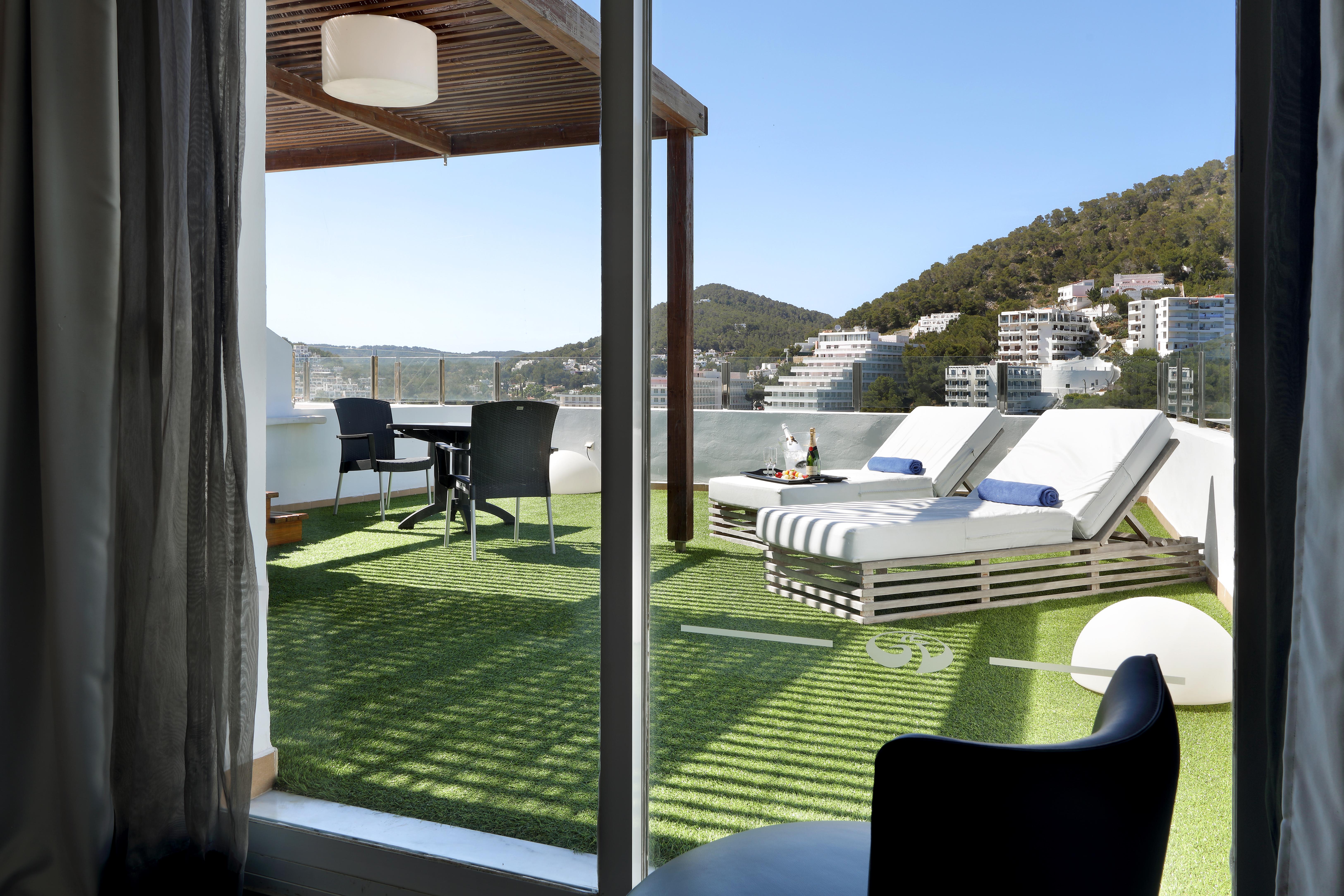 Palladium Hotel Cala Llonga - Adults Only Eksteriør billede