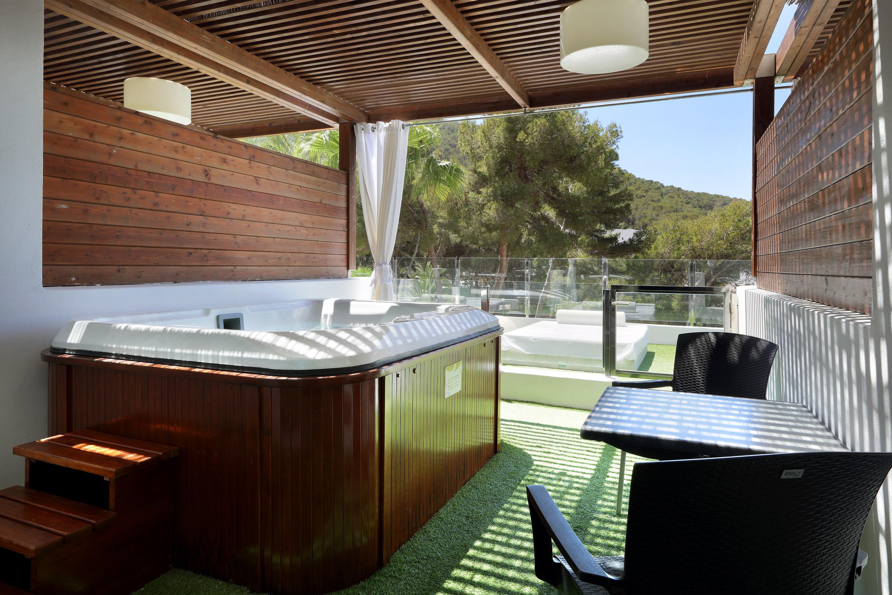 Palladium Hotel Cala Llonga - Adults Only Eksteriør billede