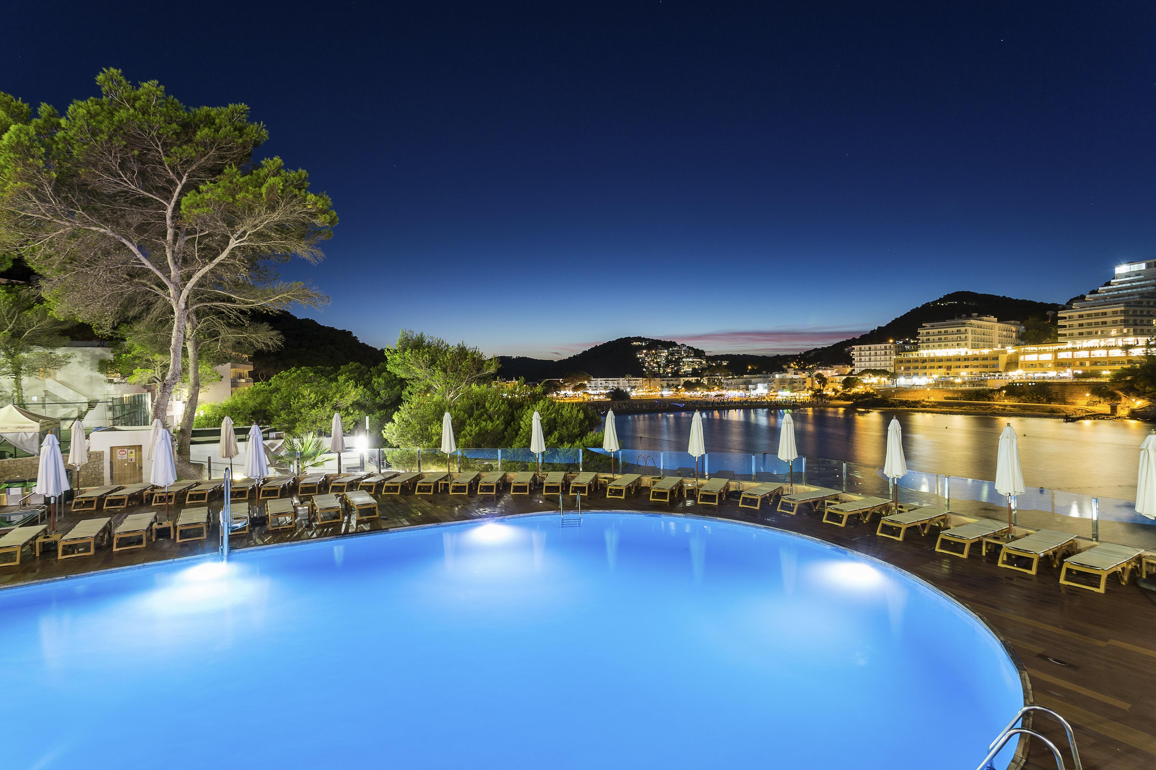 Palladium Hotel Cala Llonga - Adults Only Eksteriør billede