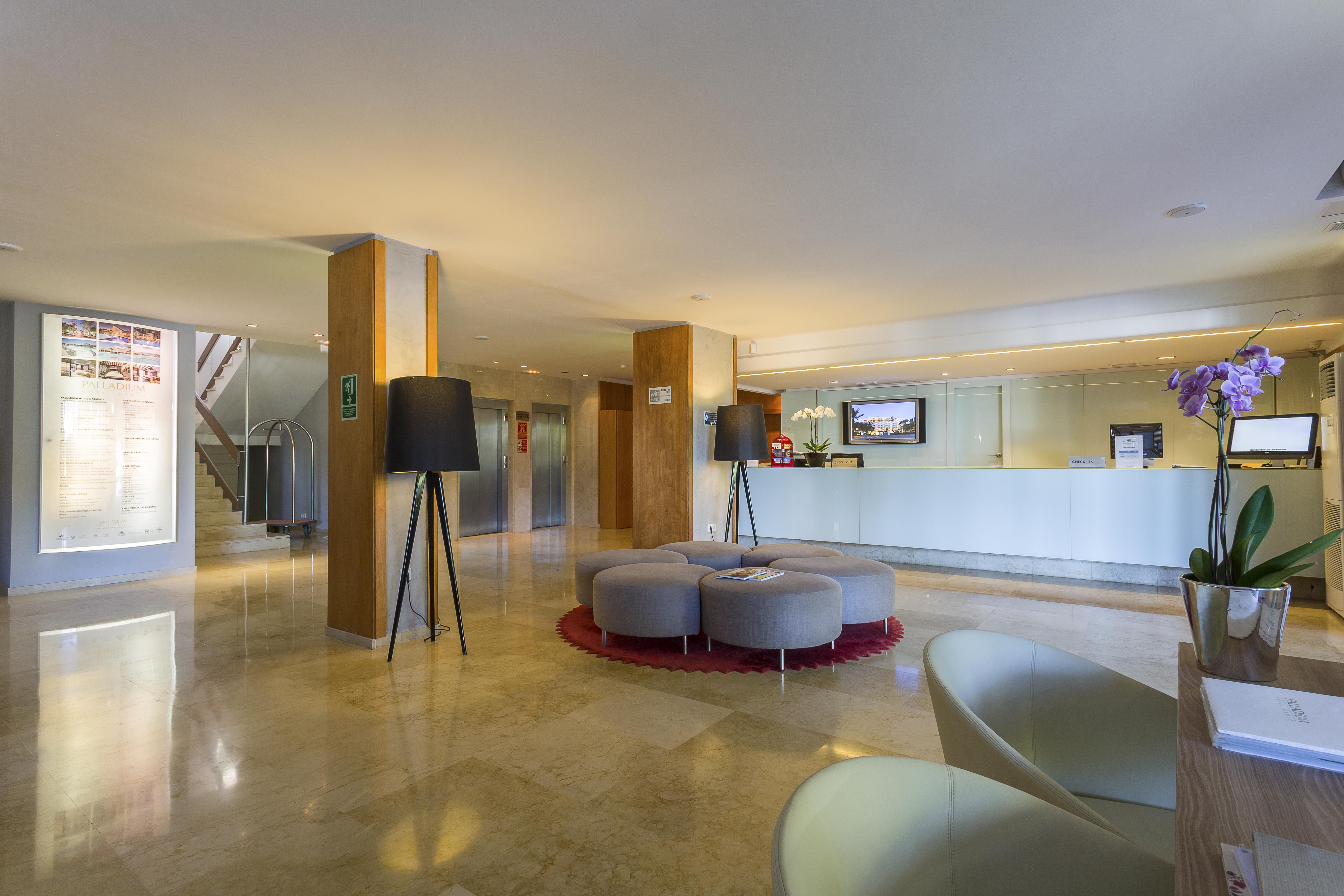 Palladium Hotel Cala Llonga - Adults Only Eksteriør billede
