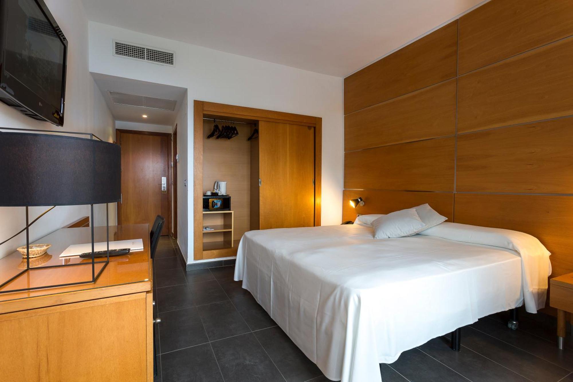 Palladium Hotel Cala Llonga - Adults Only Eksteriør billede